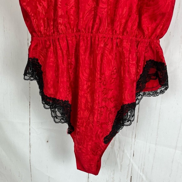 Vintage red satin teddy lingerie bodysuit with black lace & beads. Medium. - Picture 4 of 9